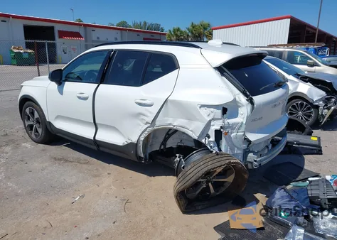 2025 Volvo Xc40 B5 Plus Dark Theme из США, поврежденный, VIN YV4L12UC2S2451557